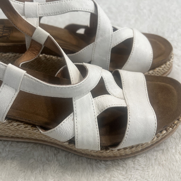 NWT Sofft Women's Devyn Sz 9.5 Wedge Sandals White Leather Open Toe Ankle Strap - Picture 10 of 16